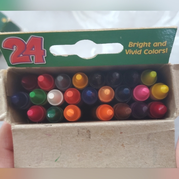 48 Crayons, 10 Markers, And "The Day The Crayons Quit" Book - Picture 4 of 9